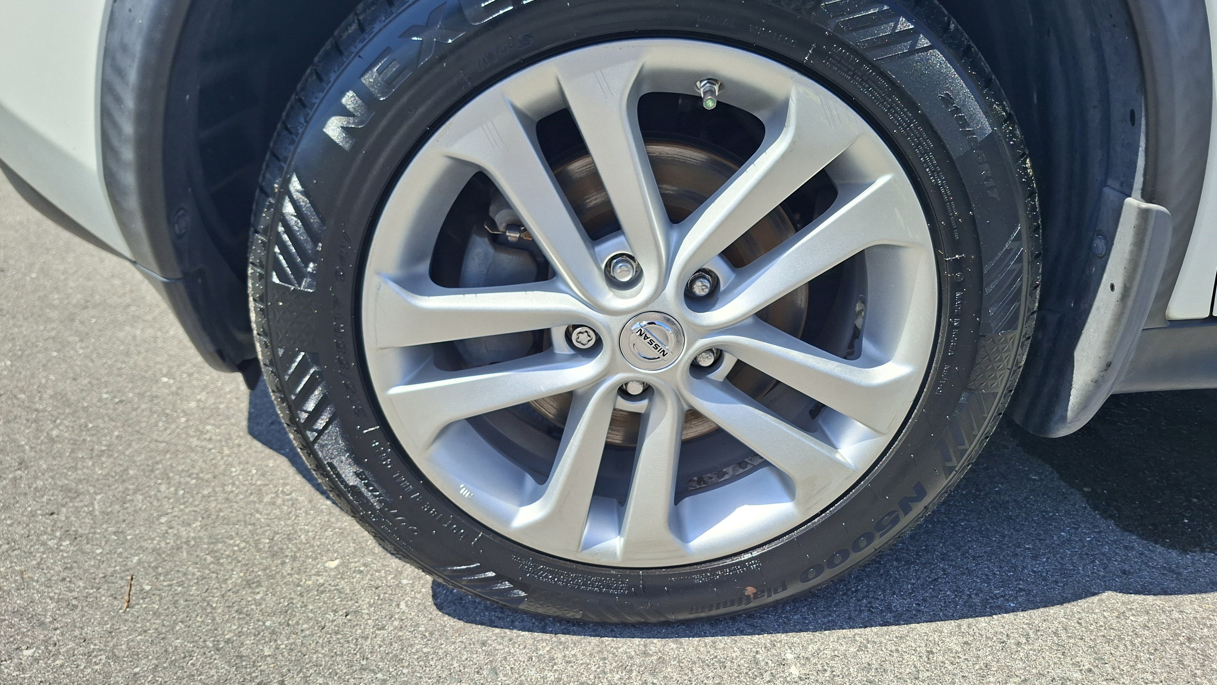 Used 2013 Nissan Juke S FWD image 23