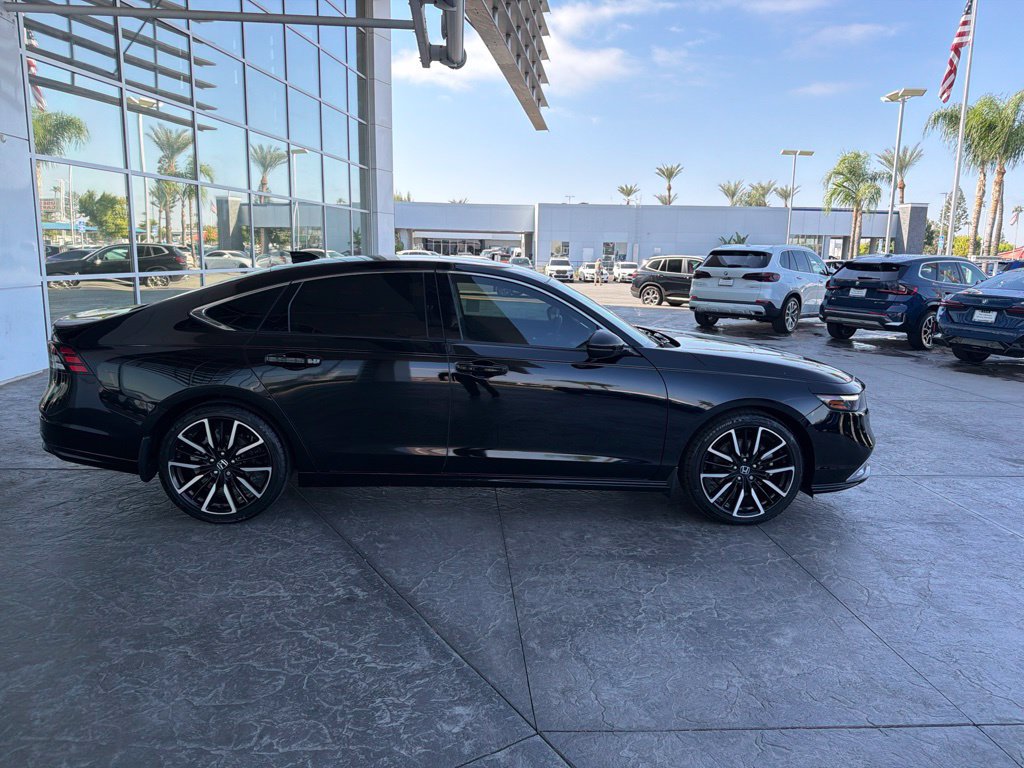 Used 2023 Honda Accord Touring image 3