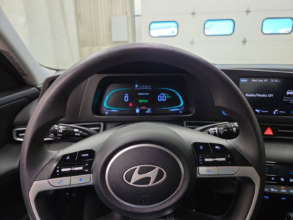Used 2025 Hyundai Elantra Hybrid FWD image 20