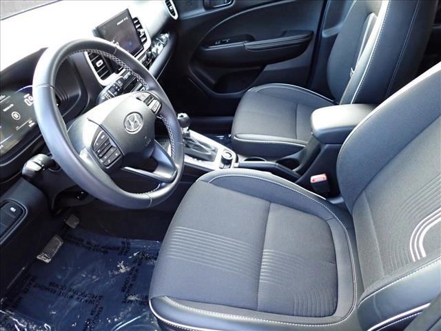 Used 2024 Hyundai Venue Limited image 11