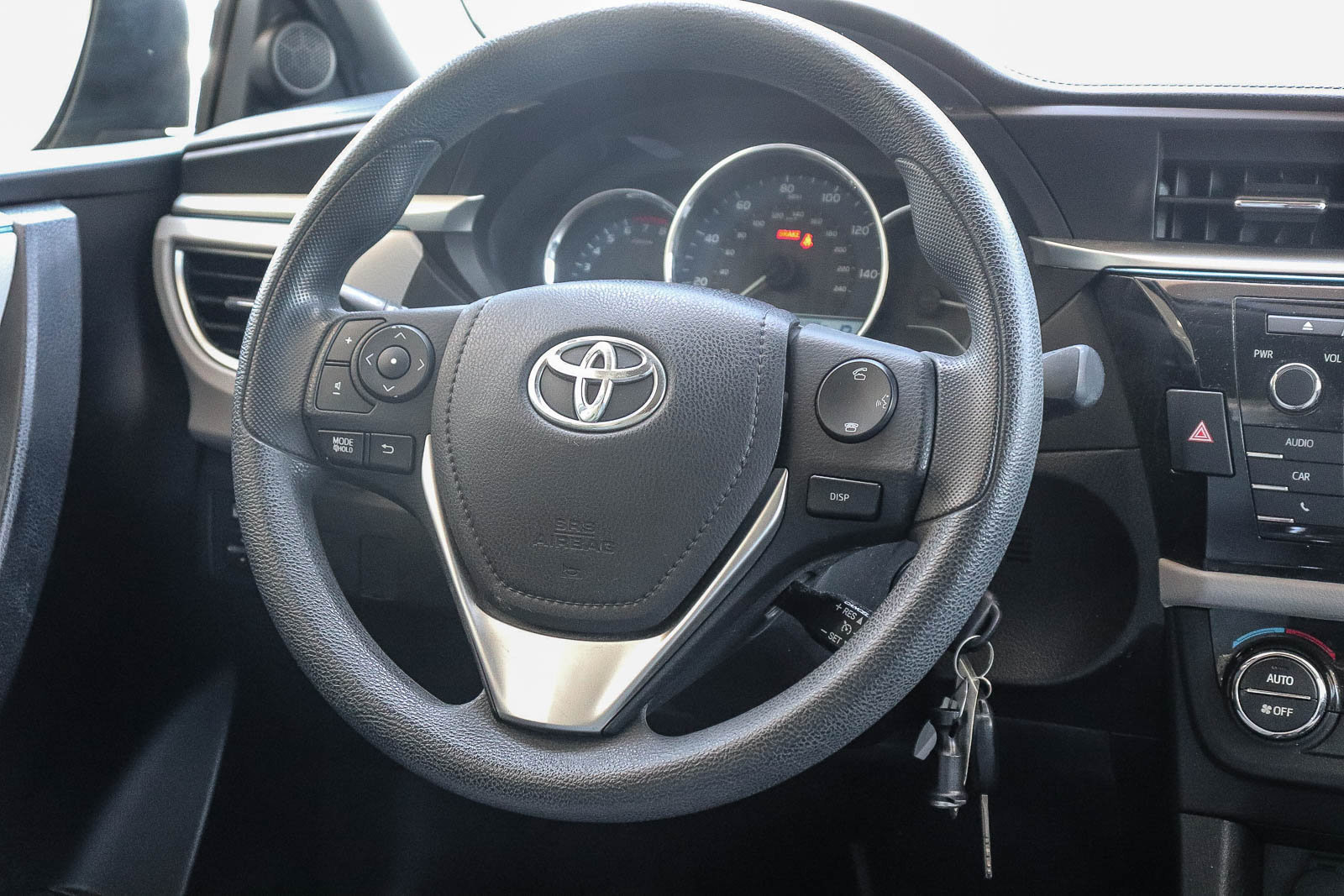 Used 2015 Toyota Corolla LE FWD image 18