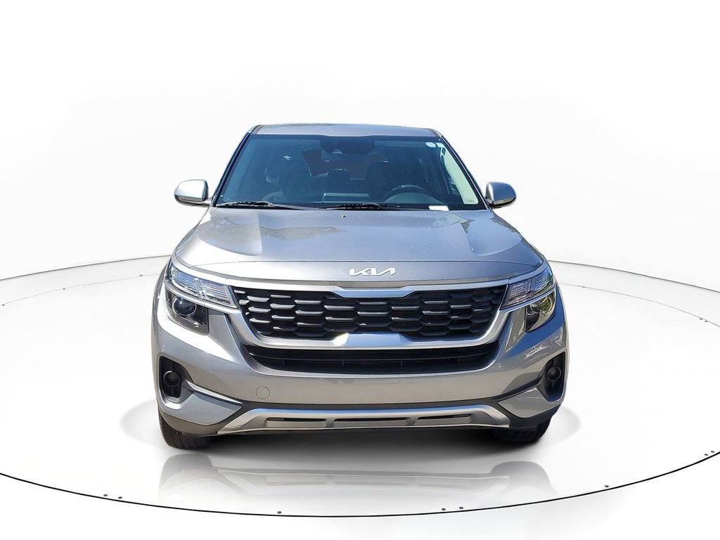 Certified 2023 Kia Seltos LX AWD/4WD image 2