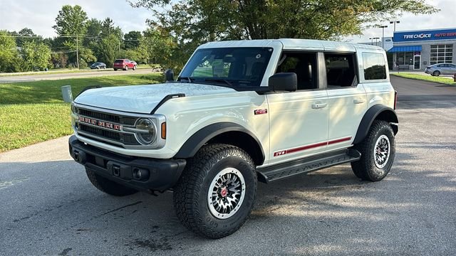 New 2026 Ford Bronco Outer Banks w/ Sasquatch Package AWD/4WD image 2