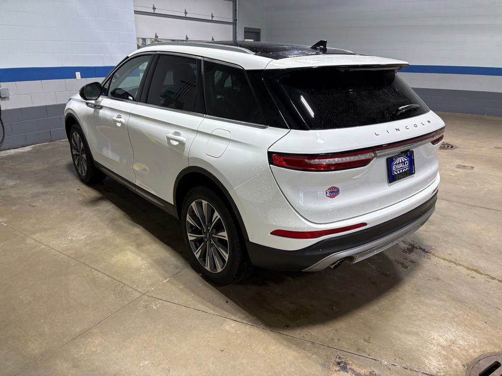 Used 2022 Lincoln Corsair Reserve w/ Equipment Group 201A image 4