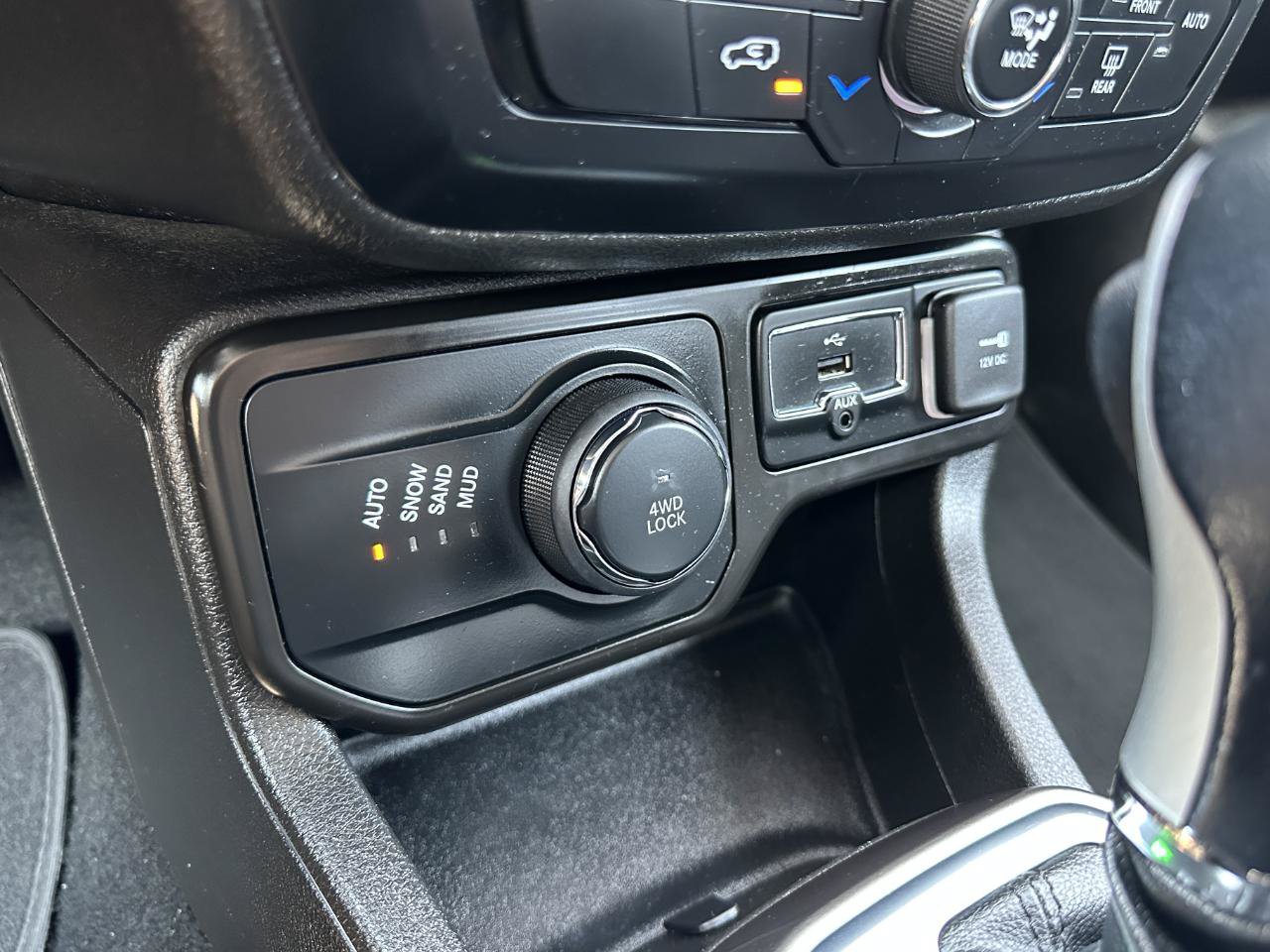 Used 2020 Jeep Renegade Limited w/ UConnect 8.4 Nav Group AWD/4WD image 58