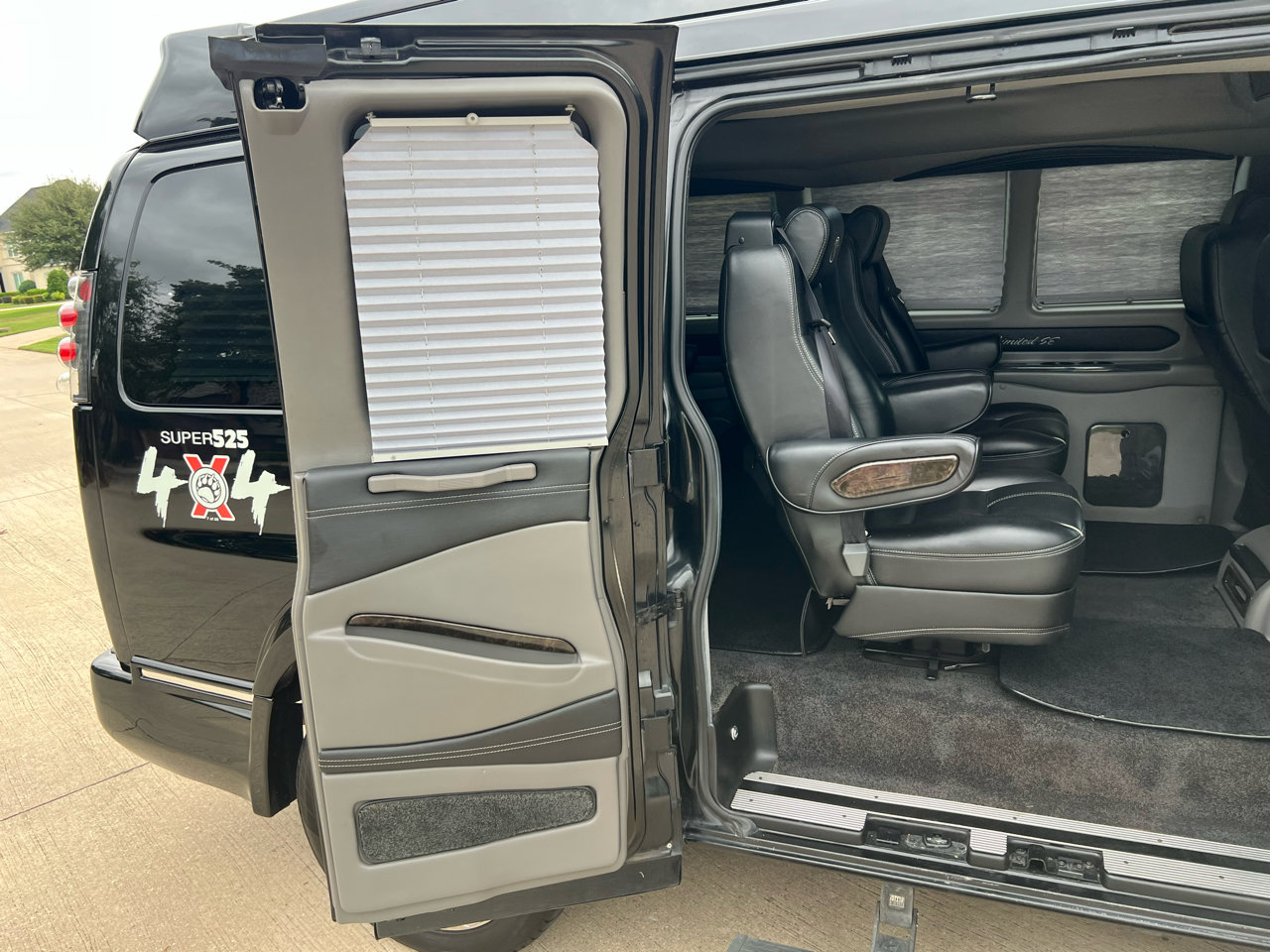 Used 2018 GMC Savana 3500 image 49