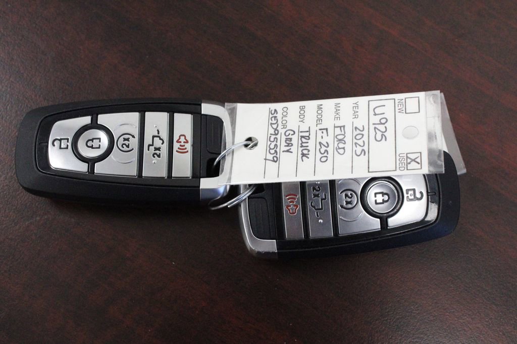 Used 2025 Ford F250 Lariat w/ FX4 Off-Road Package image 31