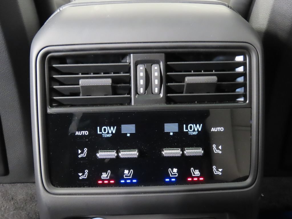 Certified 2026 Porsche Cayenne E-Hybrid AWD/4WD image 35