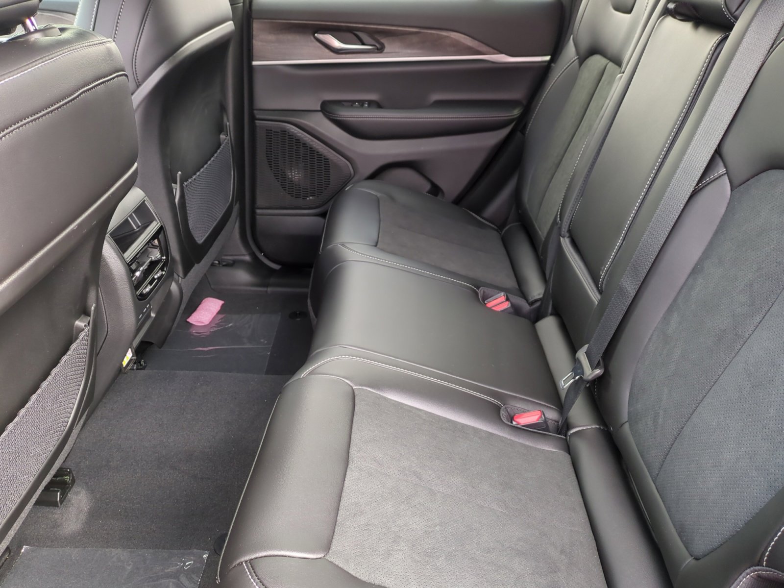 New 2026 Jeep Grand Cherokee Altitude AWD/4WD image 17