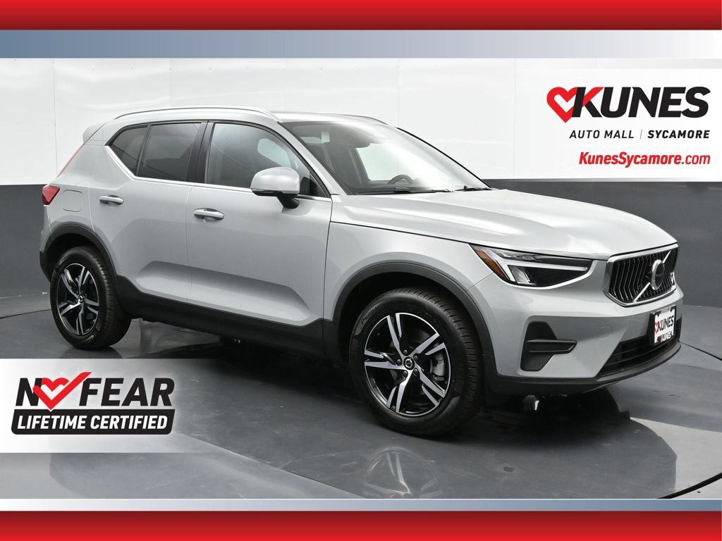 New 2025 Volvo XC40 B5 Core w/ Climate Package