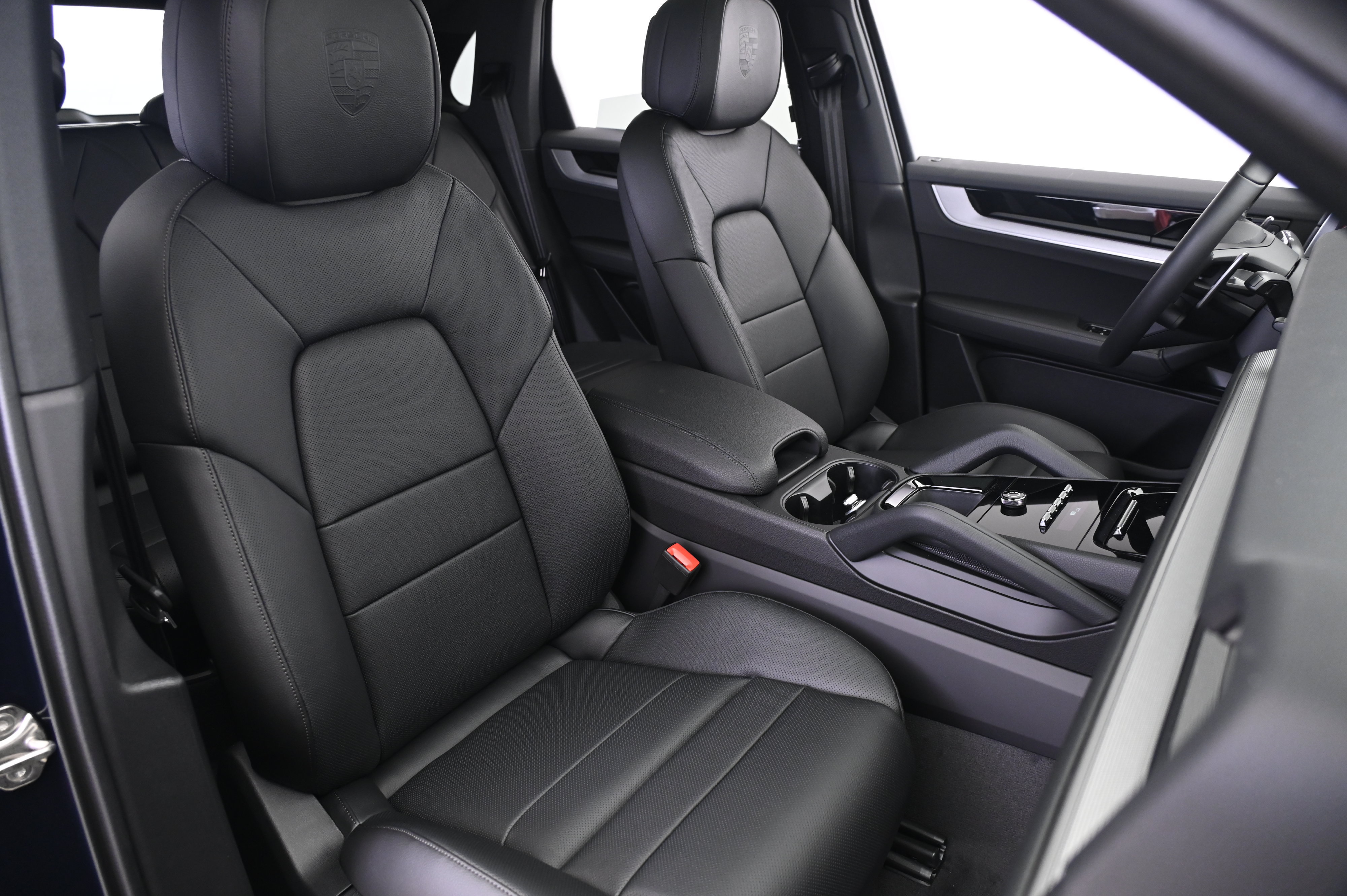 Certified 2026 Porsche Cayenne AWD/4WD image 24