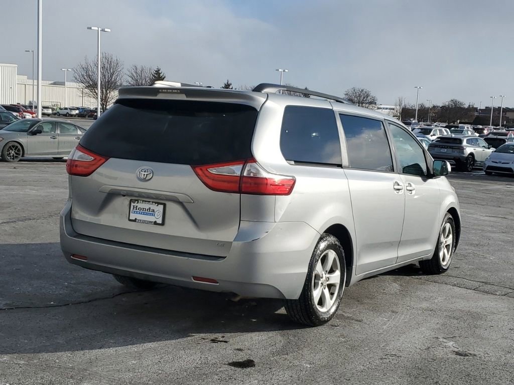 Used 2015 Toyota Sienna LE image 7