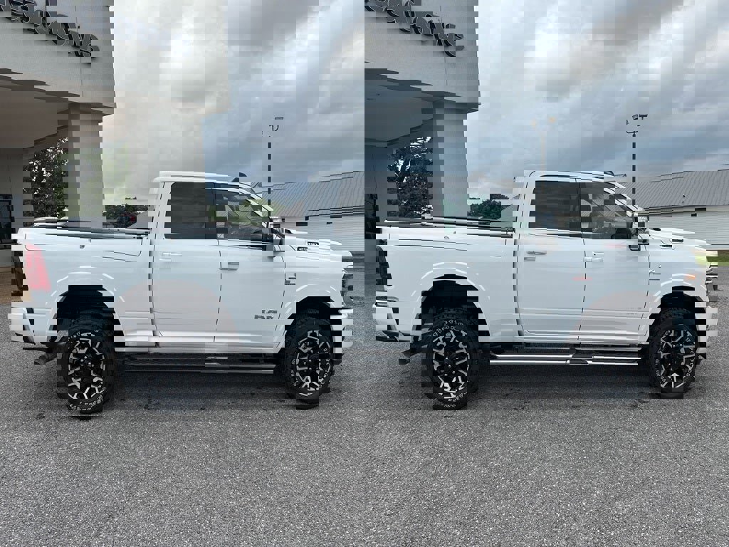 New 2025 RAM 2500 Limited image 8