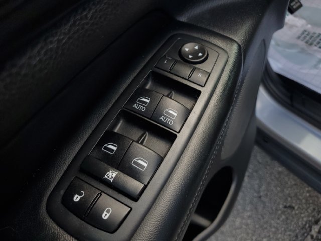 Certified 2020 Jeep Grand Cherokee Laredo RWD image 23