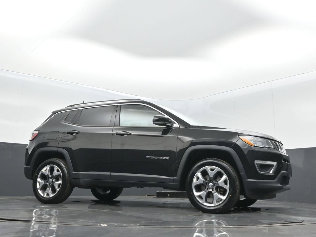 Used 2018 Jeep Compass Limited w/ Navigation Group AWD/4WD image 29