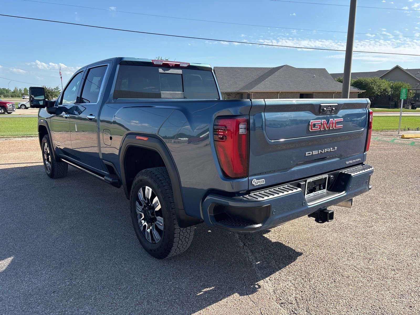 Used 2025 GMC Sierra 2500 Denali w/ Denali Reserve Package AWD/4WD image 3