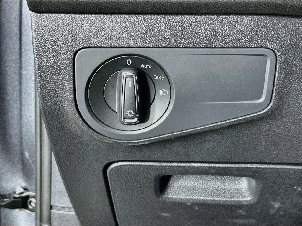 Used 2023 Volkswagen Tiguan SE w/ Panoramic Sunroof Package FWD image 15
