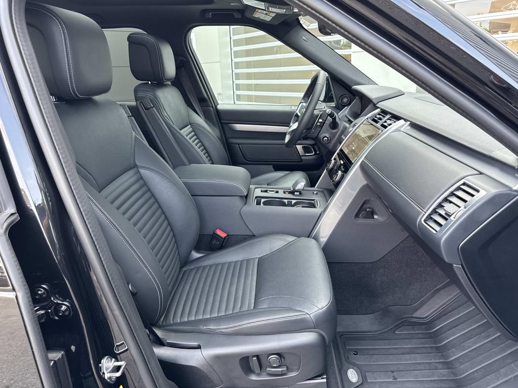 Certified 2024 Land Rover Discovery Dynamic SE AWD/4WD image 10