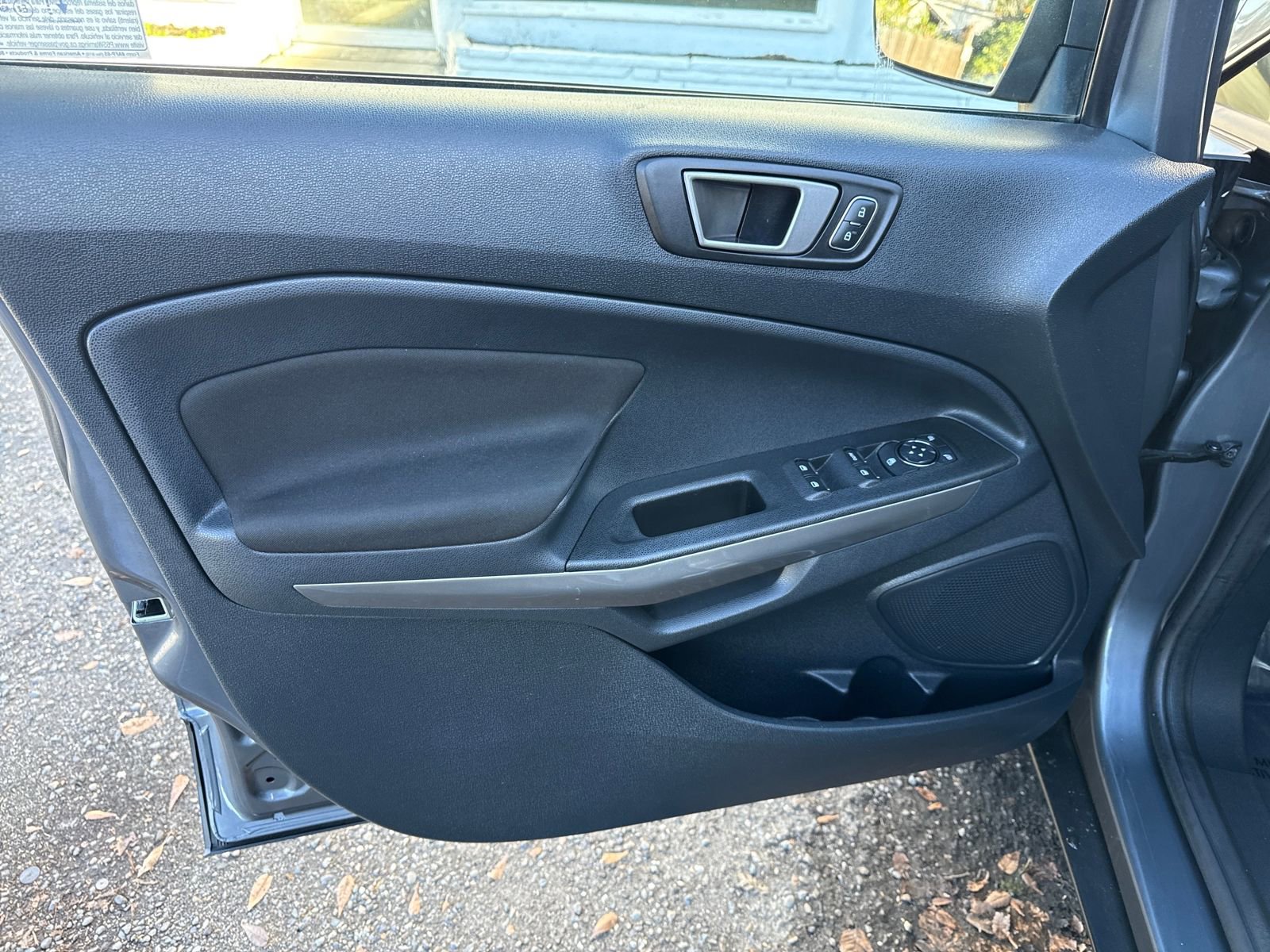 Used 2020 Ford EcoSport SE w/ SE Convenience Package image 10