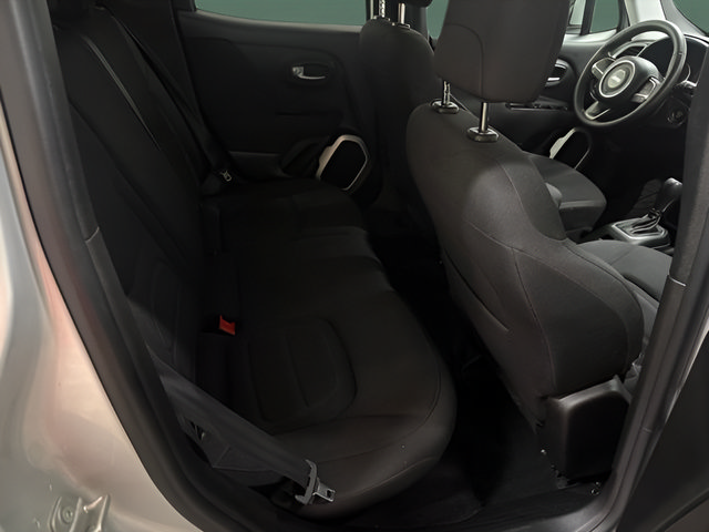 Used 2019 Jeep Renegade Latitude FWD image 13