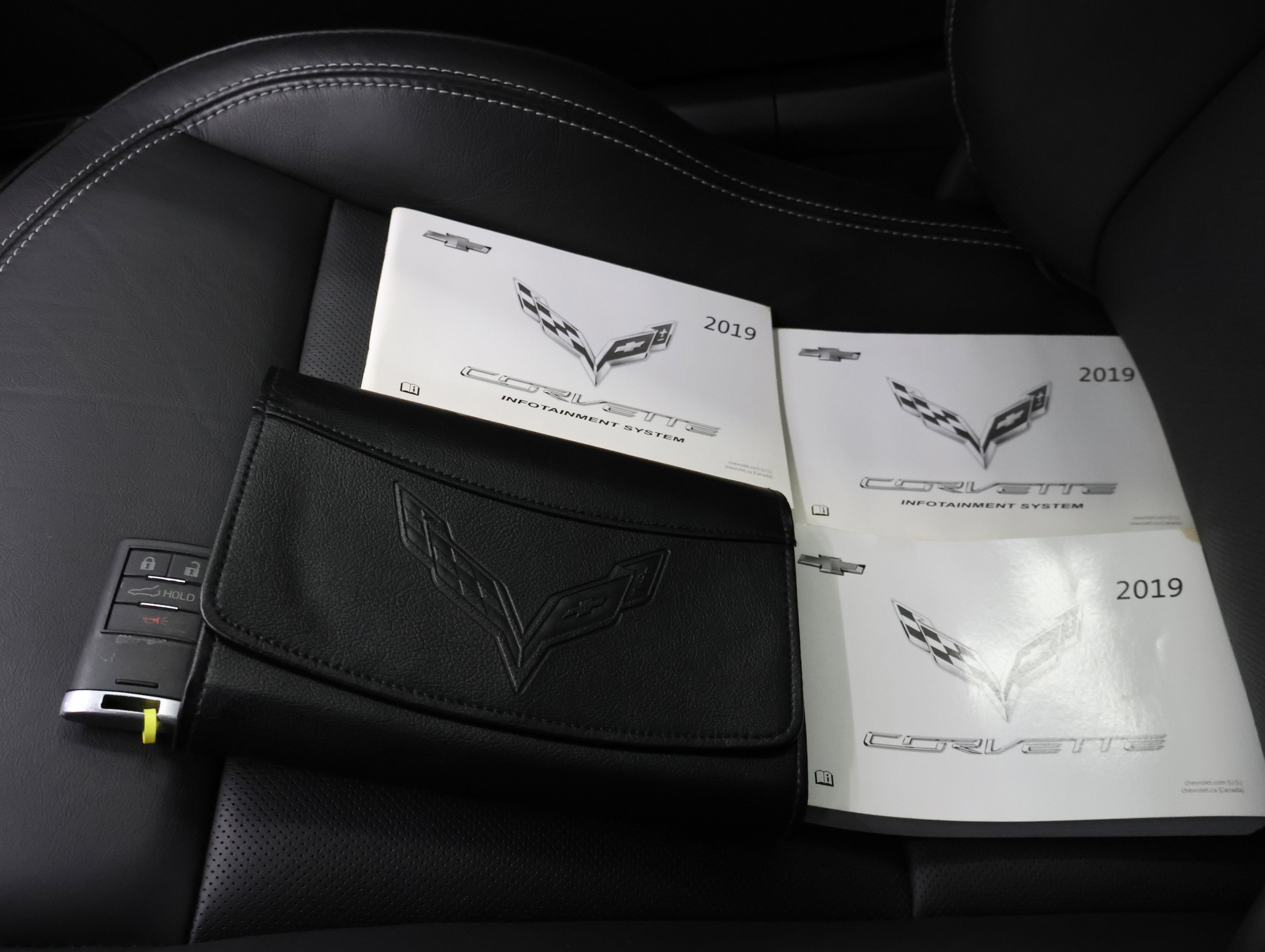 Used 2019 Chevrolet Corvette Stingray Coupe w/ Carbon Flash Badge Package RWD image 44