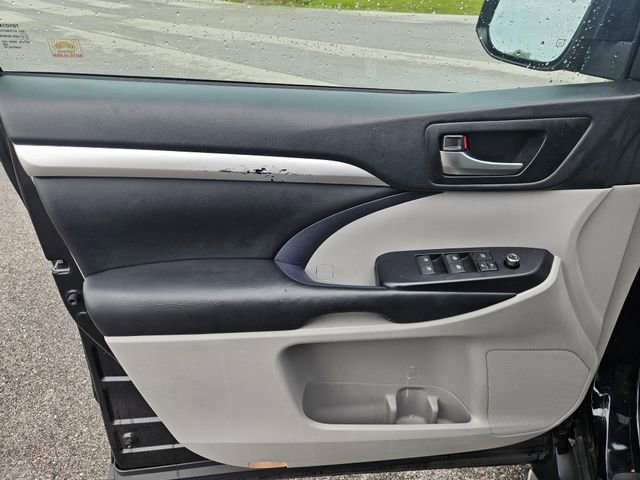 Used 2019 Toyota Highlander XLE FWD image 10