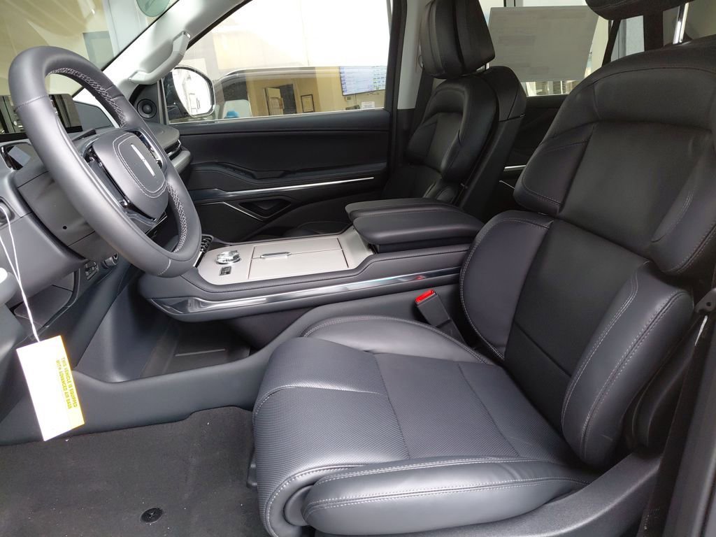 New 2026 Lincoln Navigator L Premier image 39