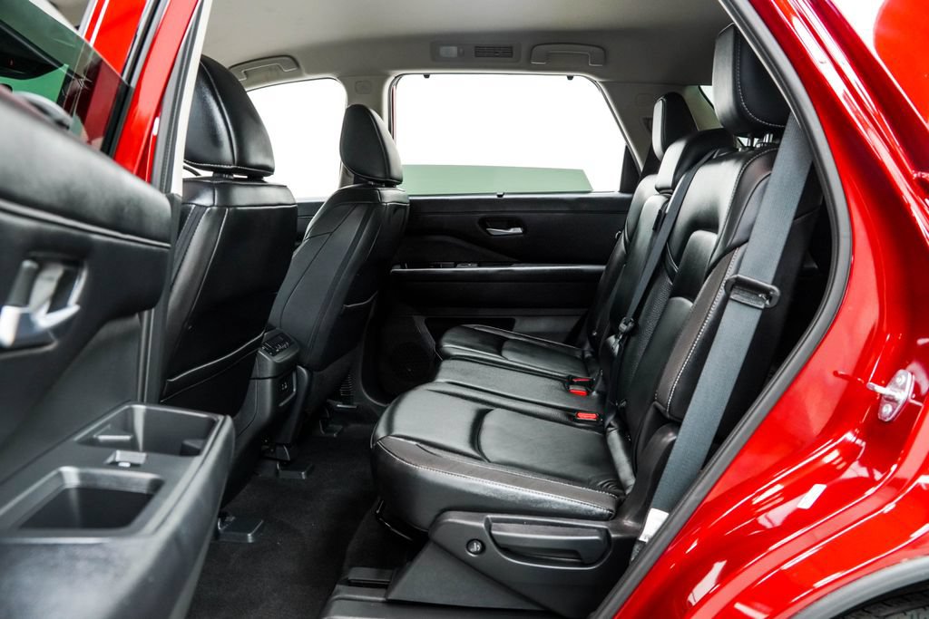 Used 2023 Nissan Pathfinder SL AWD/4WD image 18