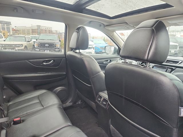 Used 2016 Nissan Rogue SL w/ SL Premium Package image 28