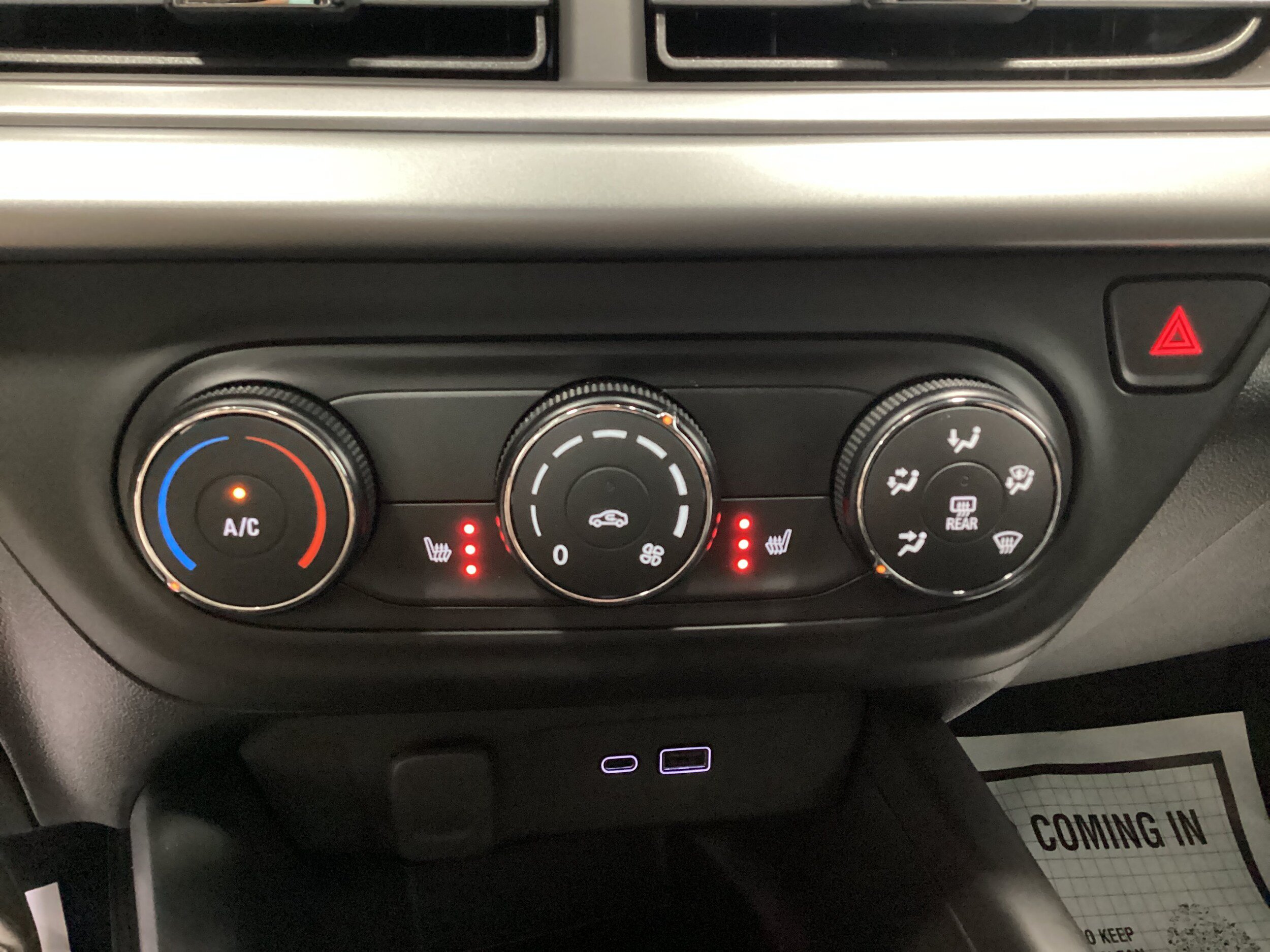 Used 2025 Chevrolet Trax RS FWD image 22