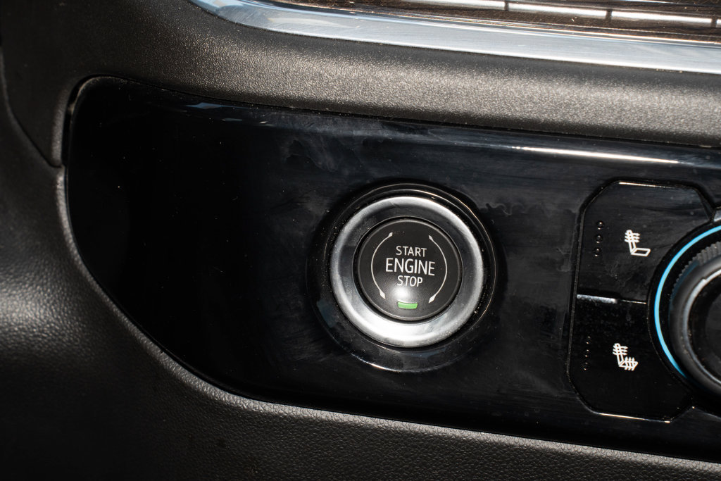 Used 2023 Chevrolet Silverado 1500 LT AWD/4WD image 19