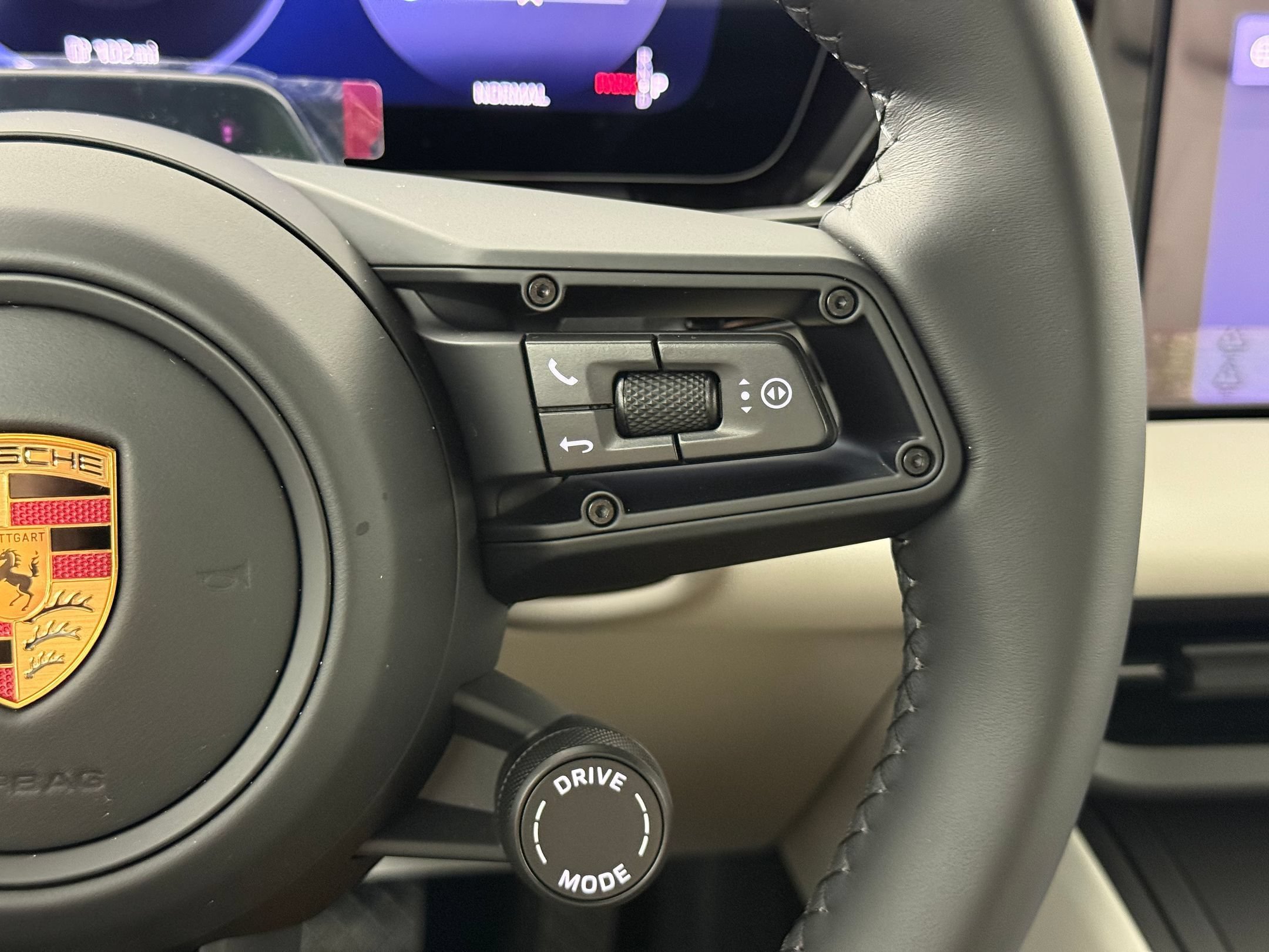 Certified 2026 Porsche Macan Electric RWD image 18