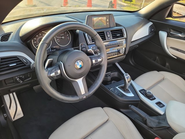 Used 2015 BMW M235i Convertible image 18
