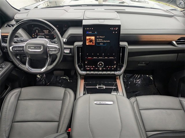 Used 2025 GMC Yukon XL Denali w/ Denali Reserve Package image 17