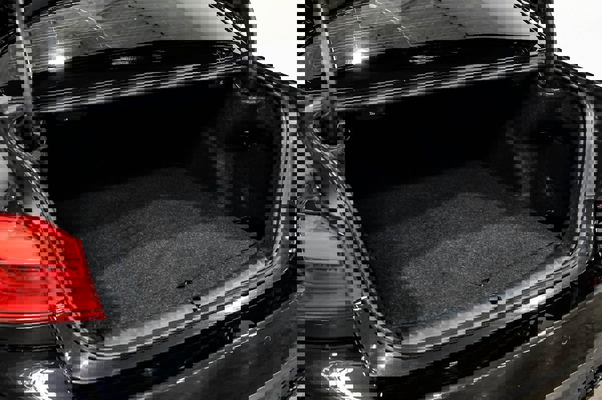 Used 2018 BMW M550i xDrive image 51