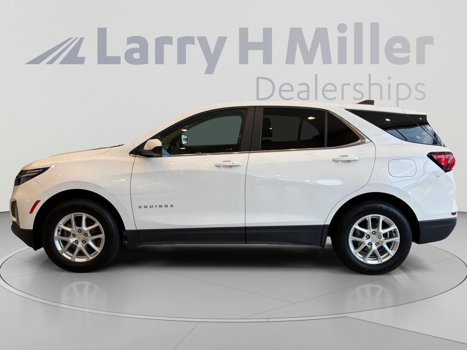 Used 2022 Chevrolet Equinox LT AWD/4WD image 2