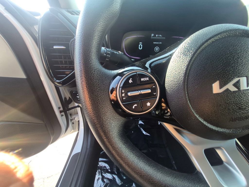 Used 2023 Kia Soul S image 18