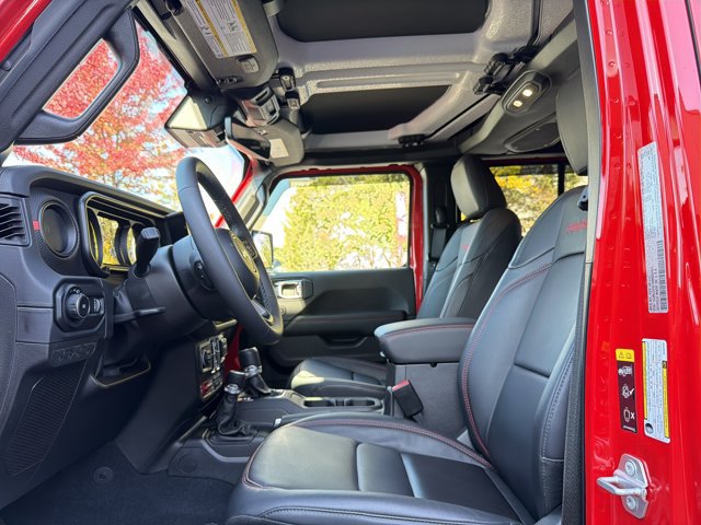 Used 2025 Jeep Wrangler Unlimited Rubicon AWD/4WD image 11