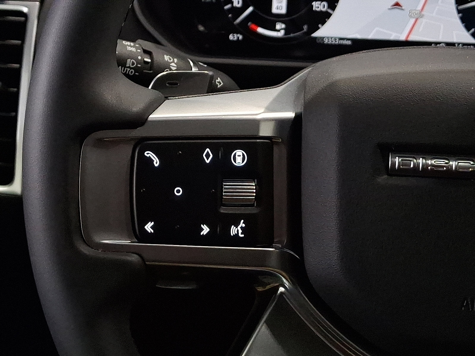 Certified 2025 Land Rover Discovery S image 22