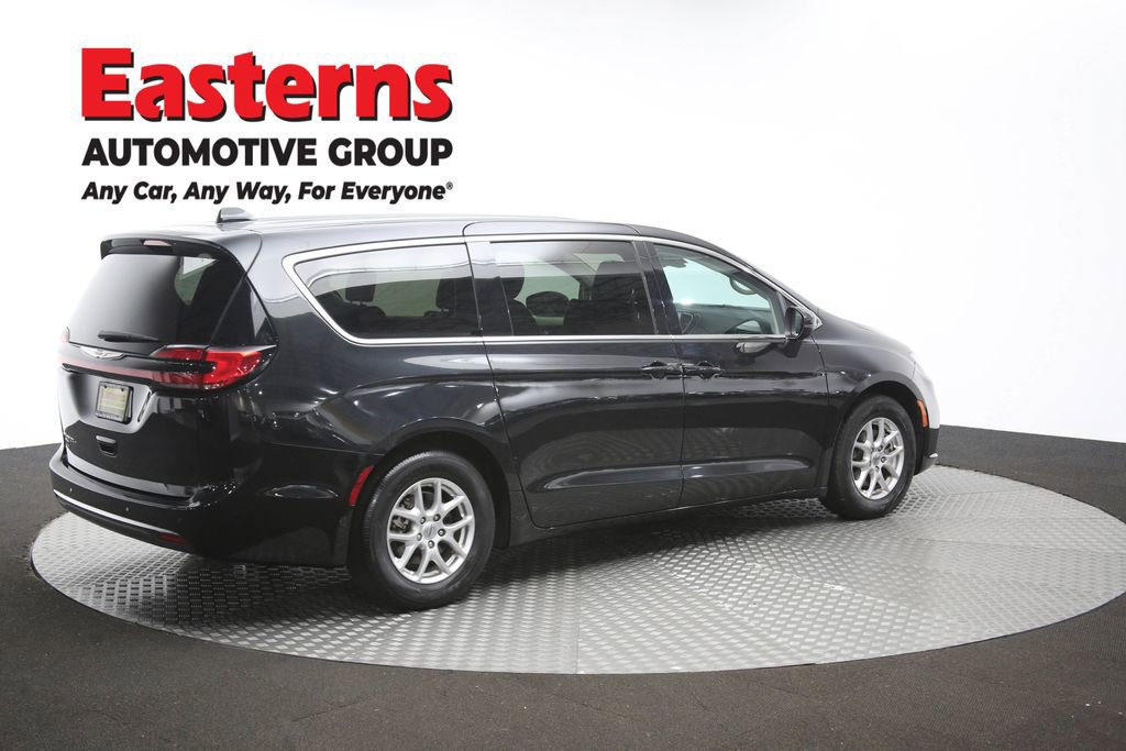 Used 2023 Chrysler Pacifica Touring-L FWD image 42