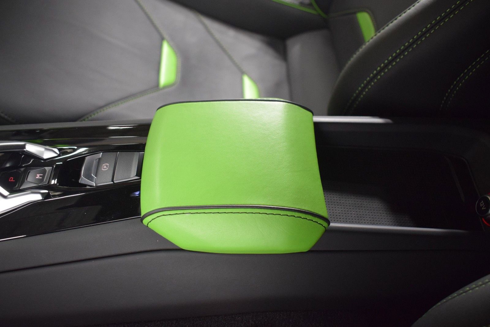 Used 2020 Lamborghini Huracan EVO image 37