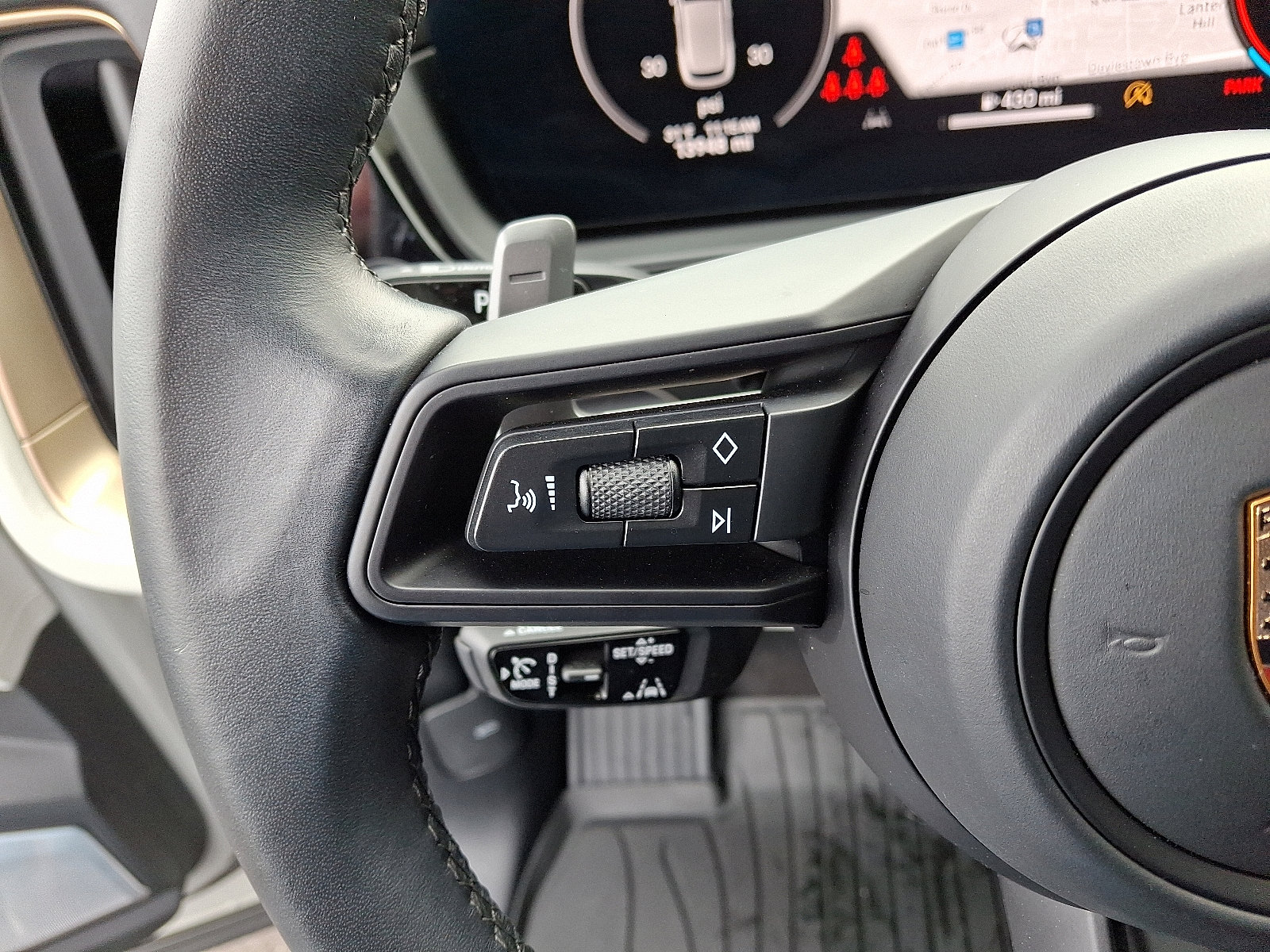 Used 2024 Porsche Cayenne S image 22