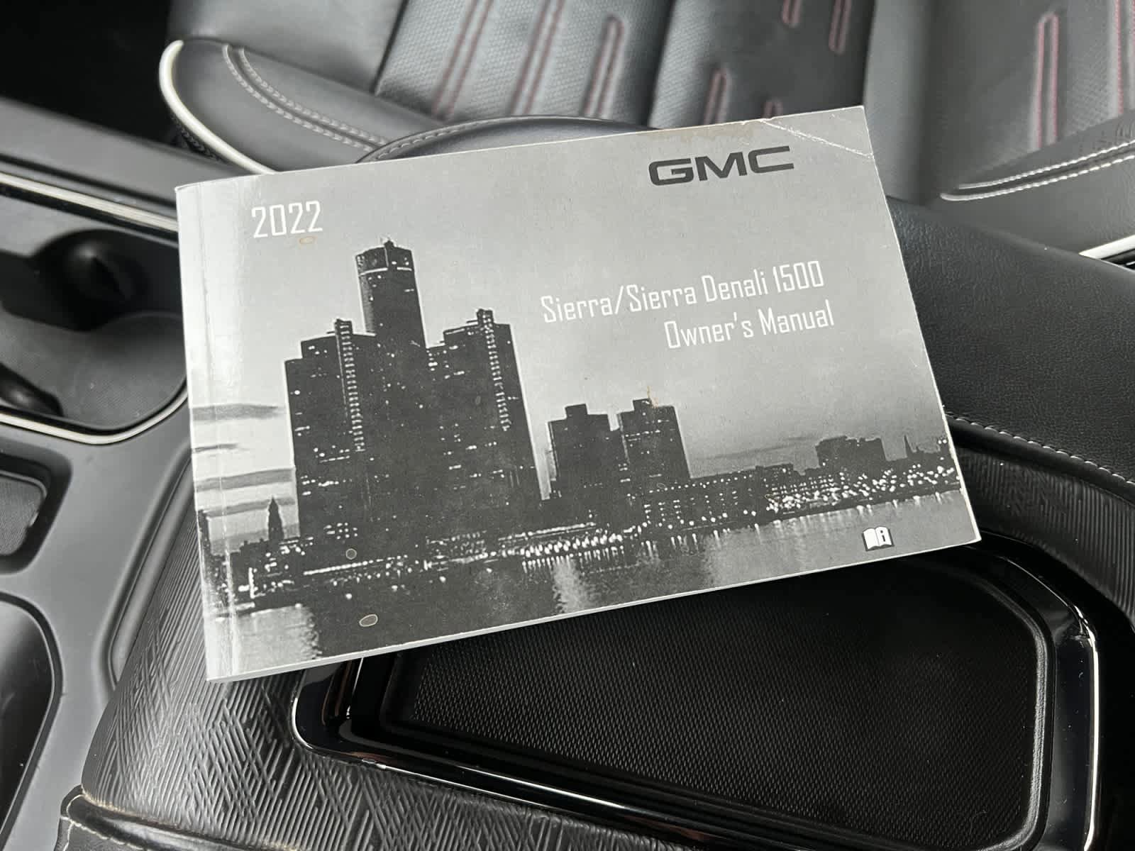 Used 2022 GMC Sierra 1500 AT4X image 9