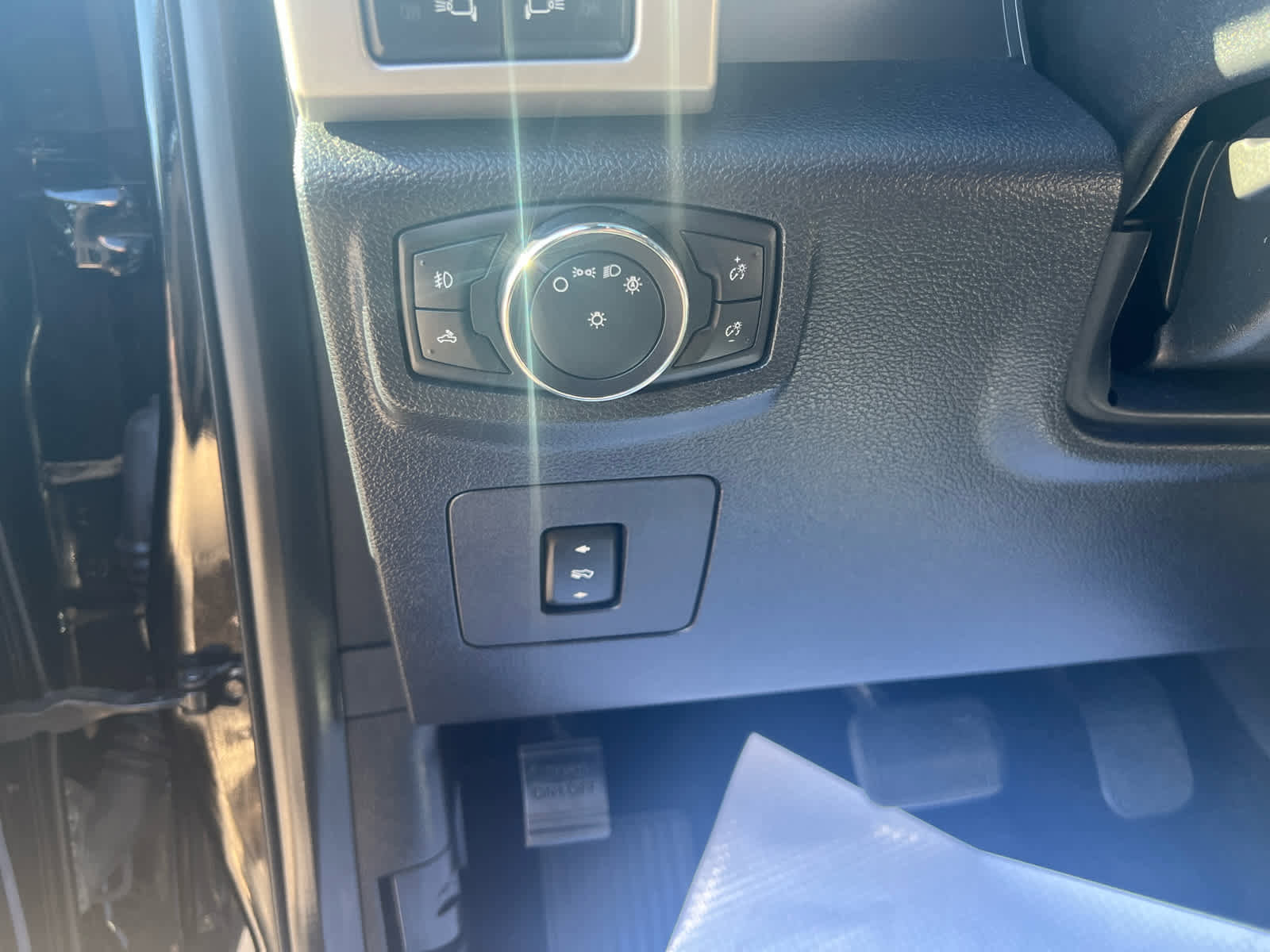 Used 2017 Ford F150 Lariat image 21