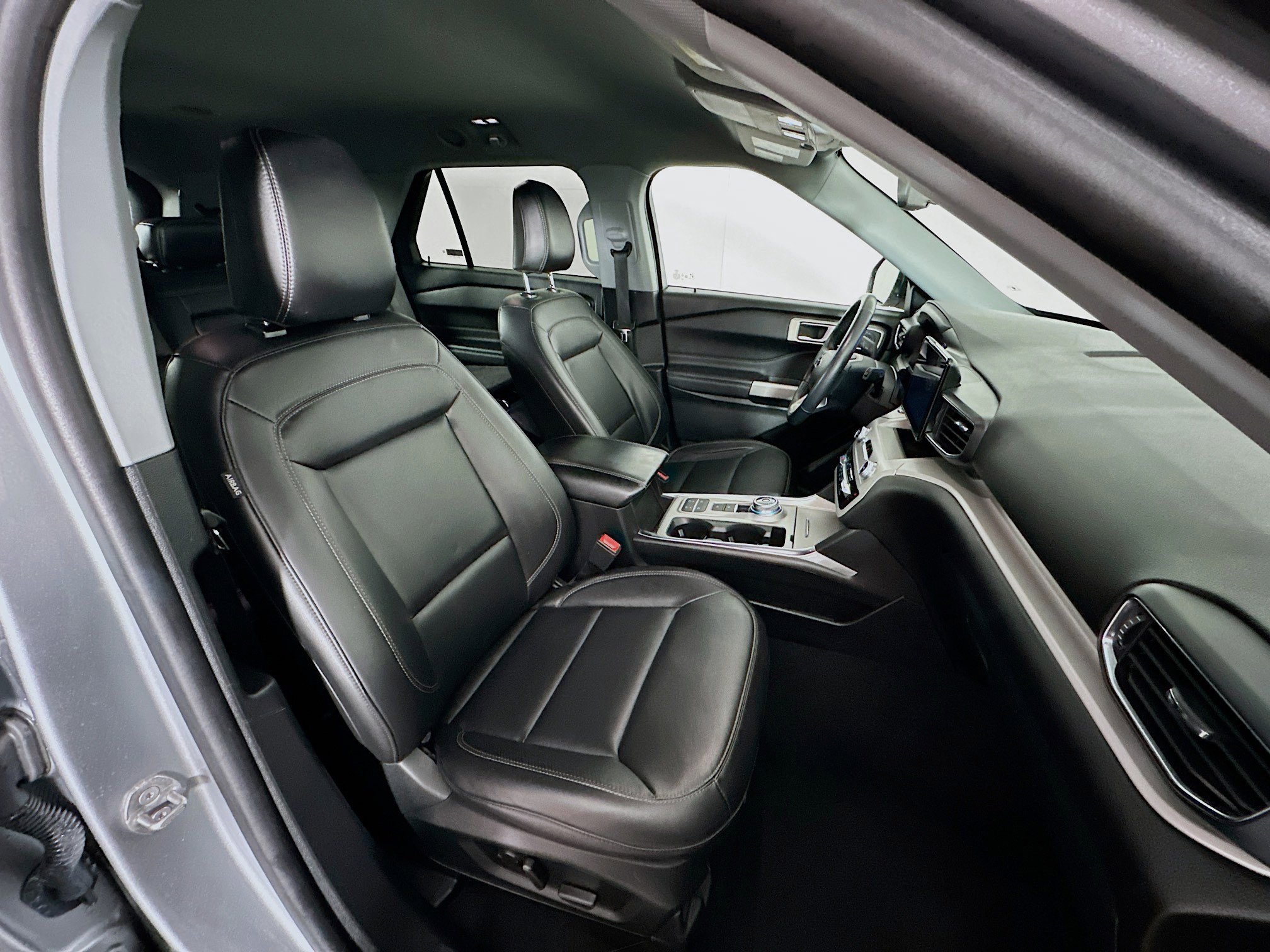 Used 2024 Ford Explorer XLT w/ Equipment Group 202A image 32