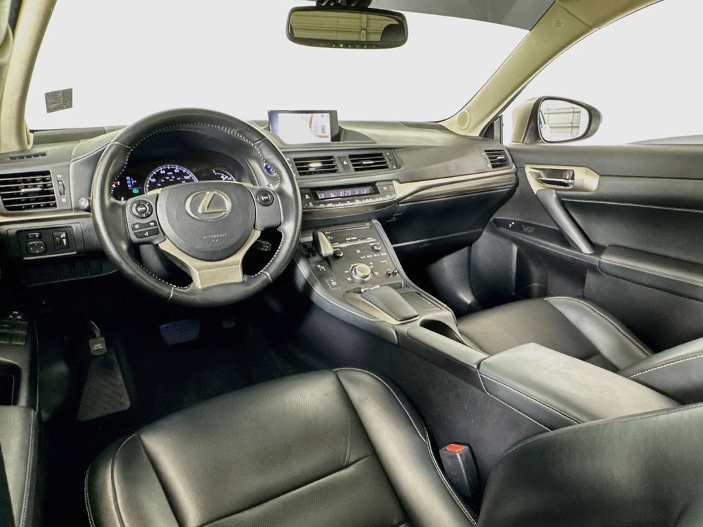 Used 2017 Lexus CT 200h FWD image 27