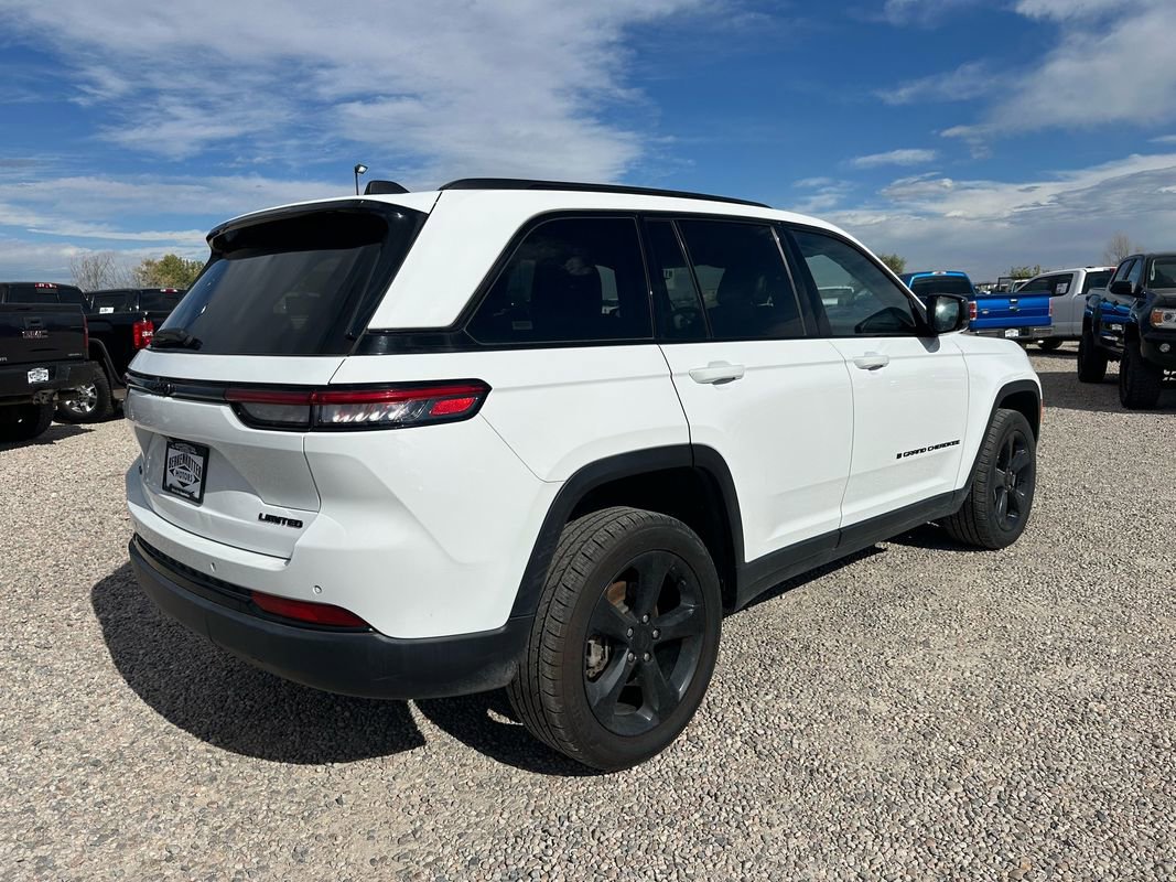 Used 2023 Jeep Grand Cherokee Limited w/ Black Appearance Package image 11