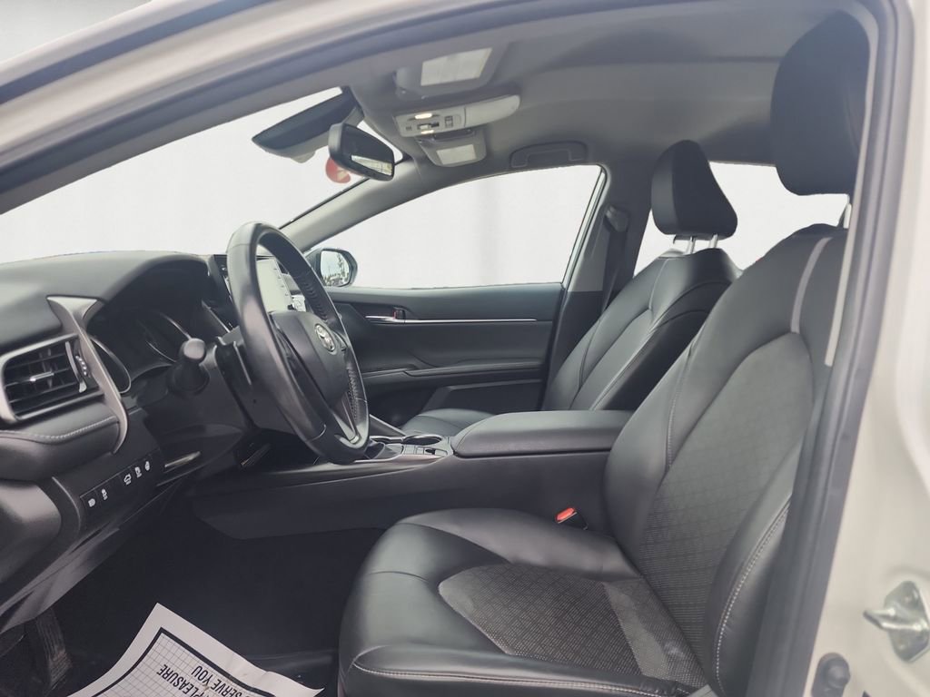Used 2021 Toyota Camry XSE image 9