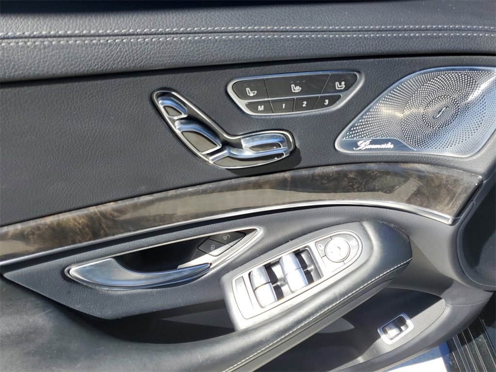 Used 2020 Mercedes-Benz S 560 Sedan image 18