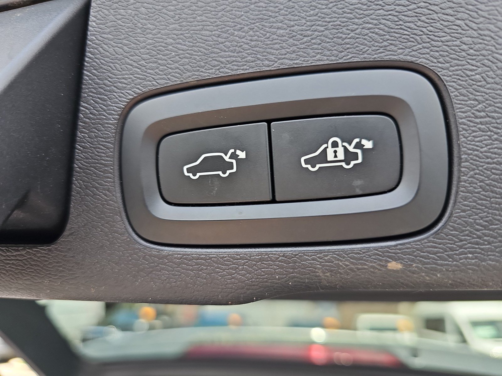 Used 2019 Volvo XC60 T6 Momentum w/ Multimedia Package AWD/4WD image 13